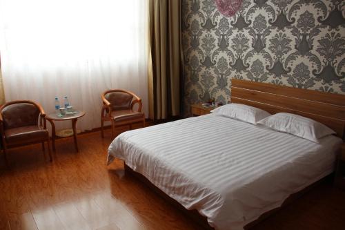 Qingdao Hospitality 100 Business Hotel
