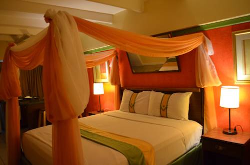 Suites @ Pineapple Court Hotel